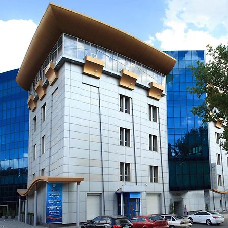 Tsunami Spa Hotel Dnipro Exteriör bild