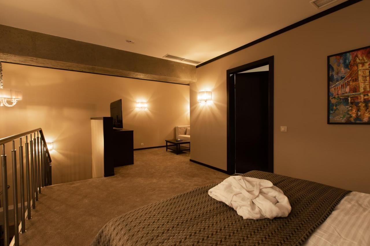 Tsunami Spa Hotel Dnipro Exteriör bild