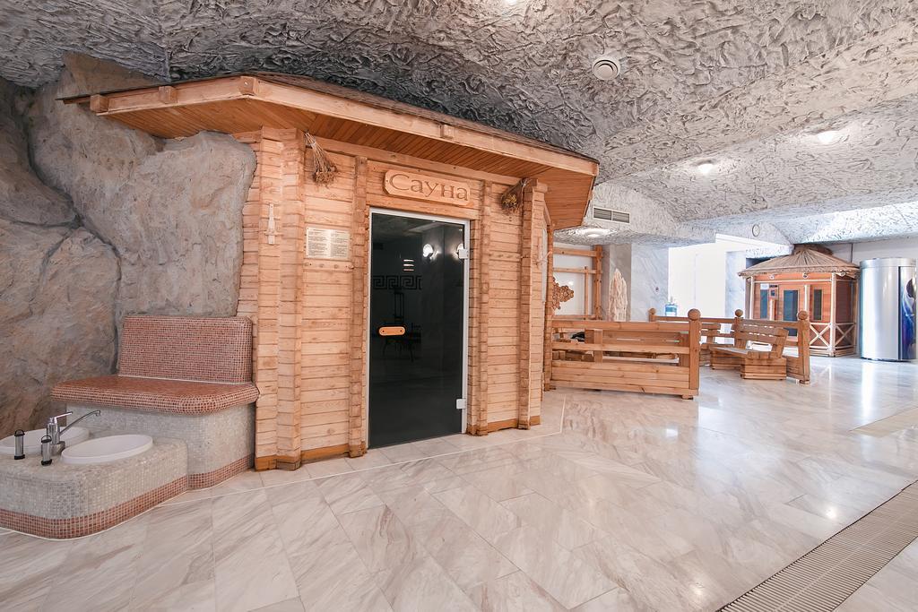 Tsunami Spa Hotel Dnipro Exteriör bild